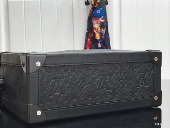 LOUIS VUITTON BOX 0702